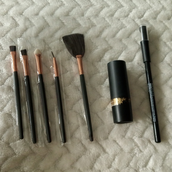 Makeup bundle - Picture 2 of 5